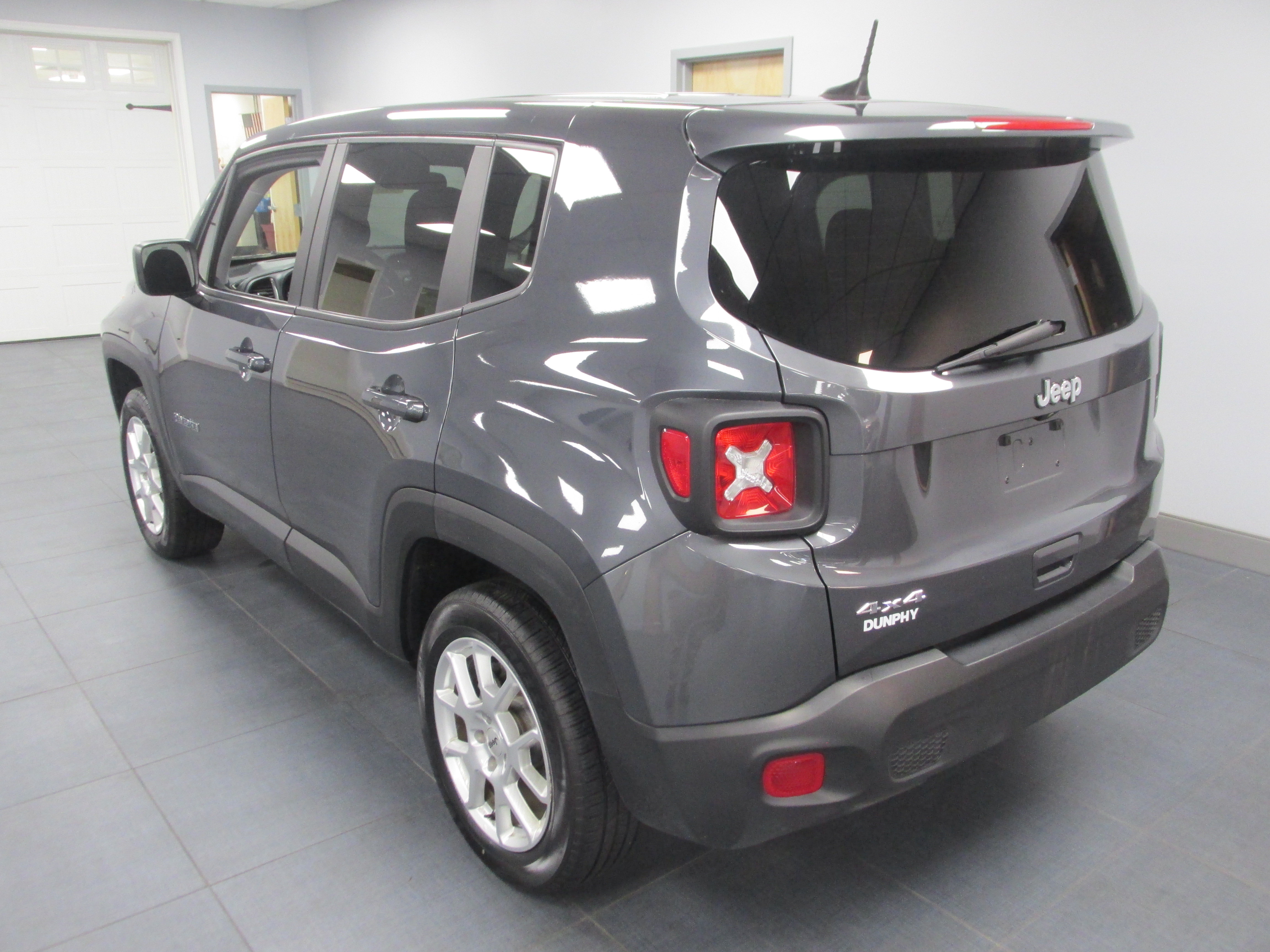 Used 2023 Jeep Renegade Latitude AWD/4WD image 7