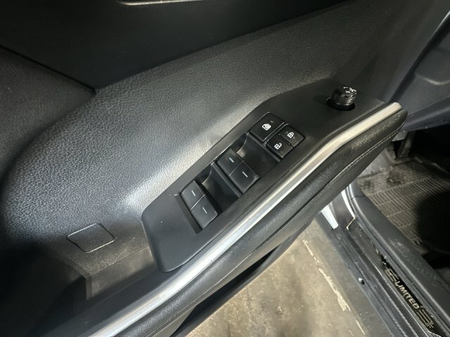 Used 2023 Toyota Highlander XSE FWD image 19