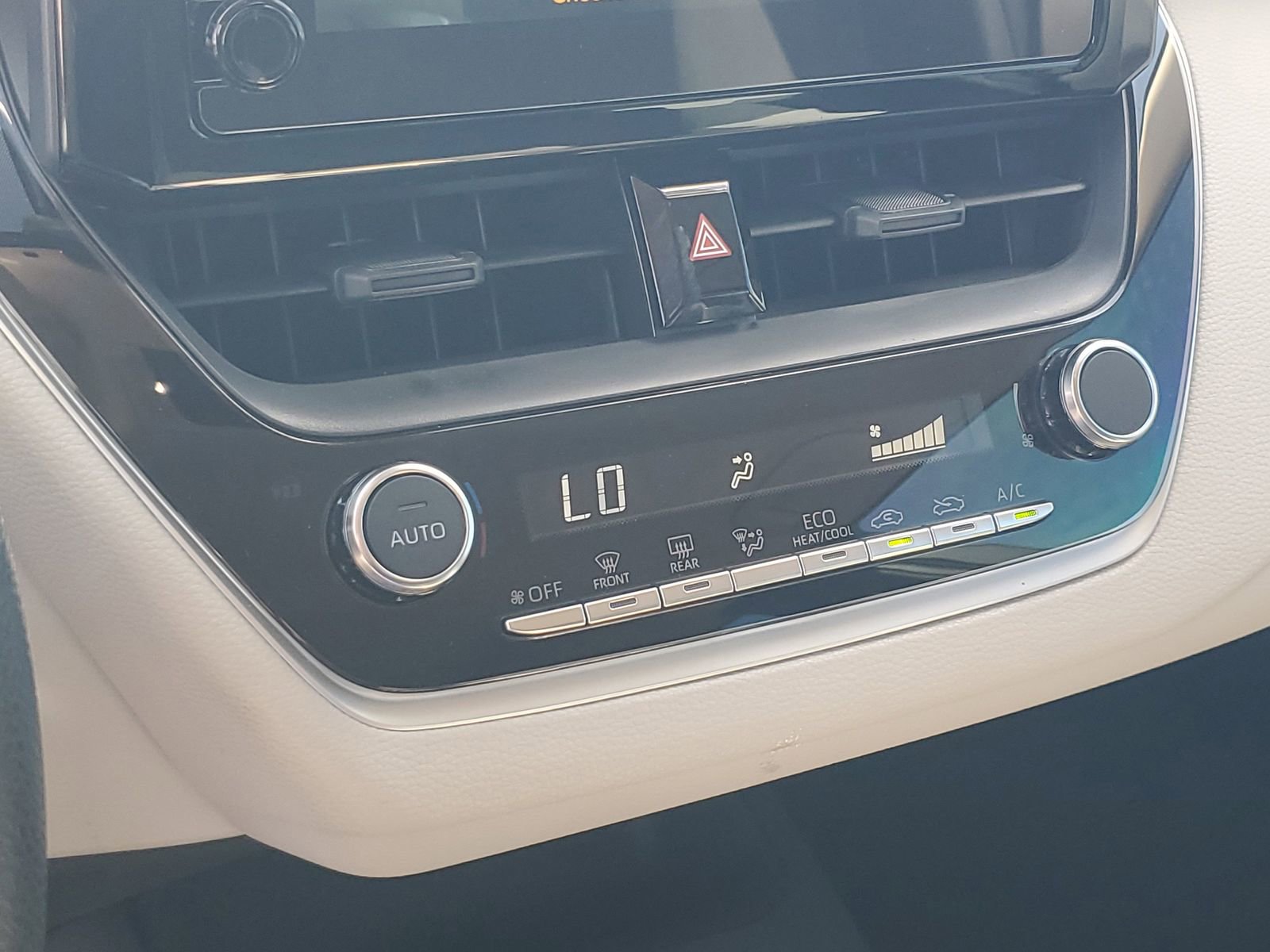 Used 2025 Toyota Corolla LE FWD image 24