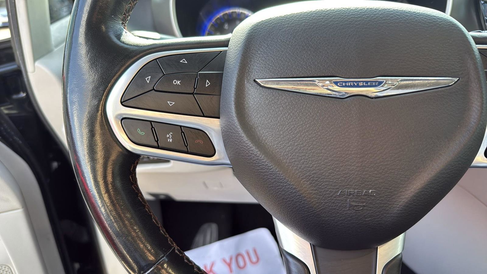 Used 2020 Chrysler Pacifica Touring-L FWD image 17