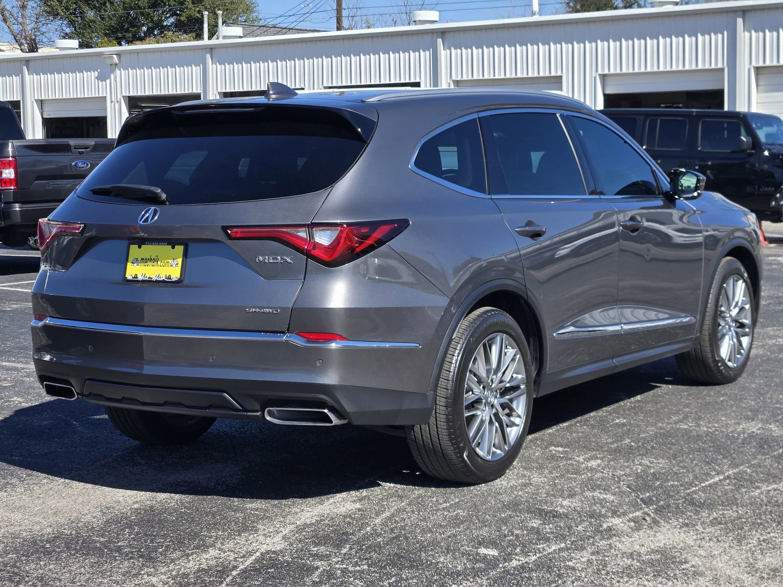 Used 2023 Acura MDX SH-AWD w/ Advance Package image 3