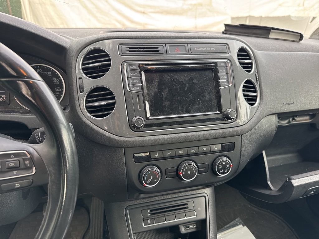 Used 2017 Volkswagen Tiguan S image 14
