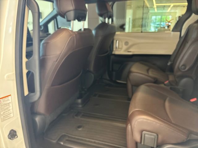 Used 2021 Toyota Sienna Platinum FWD image 10