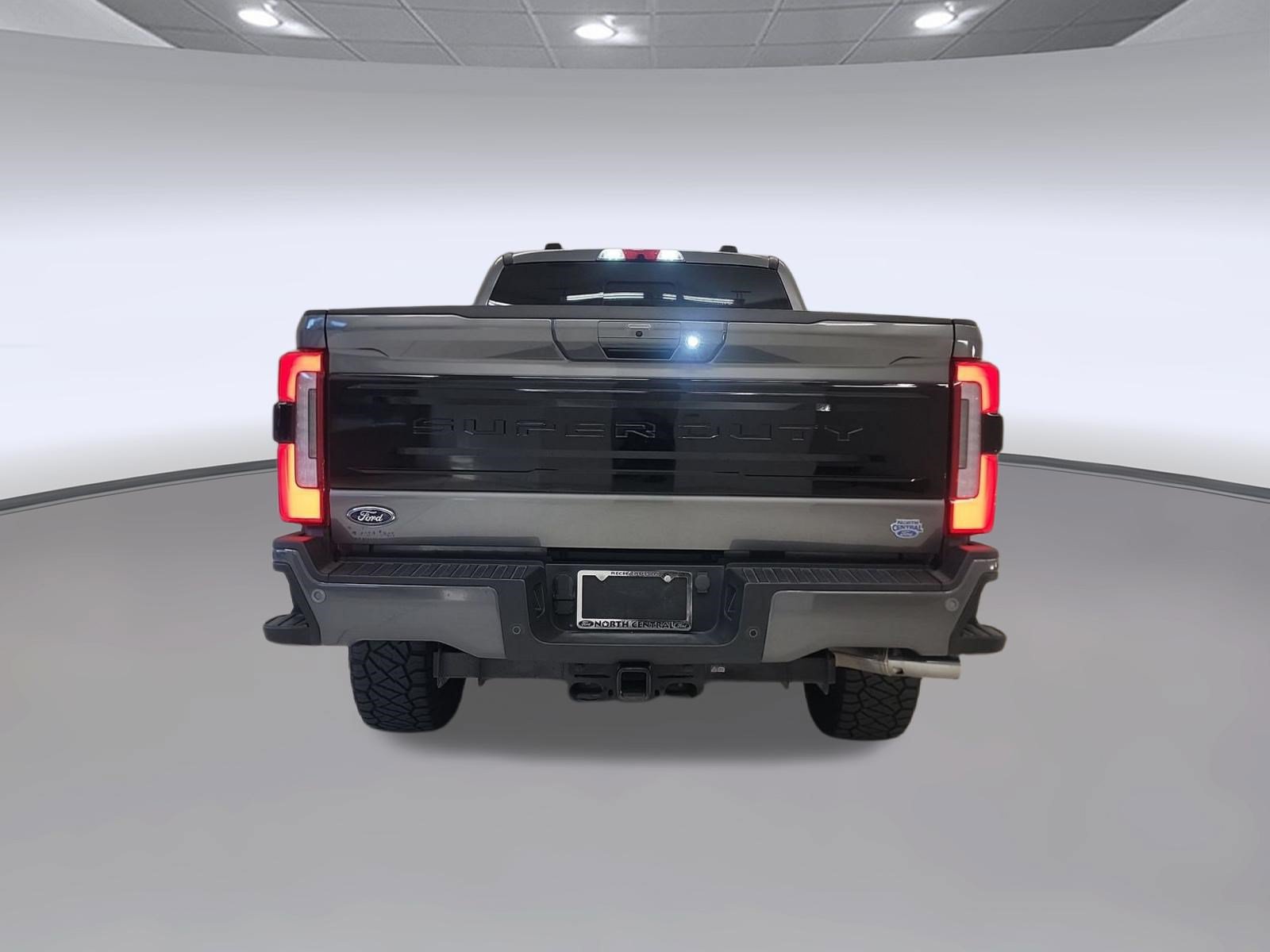 Certified 2025 Ford F250 Platinum w/ FX4 Off-Road Package AWD/4WD image 6