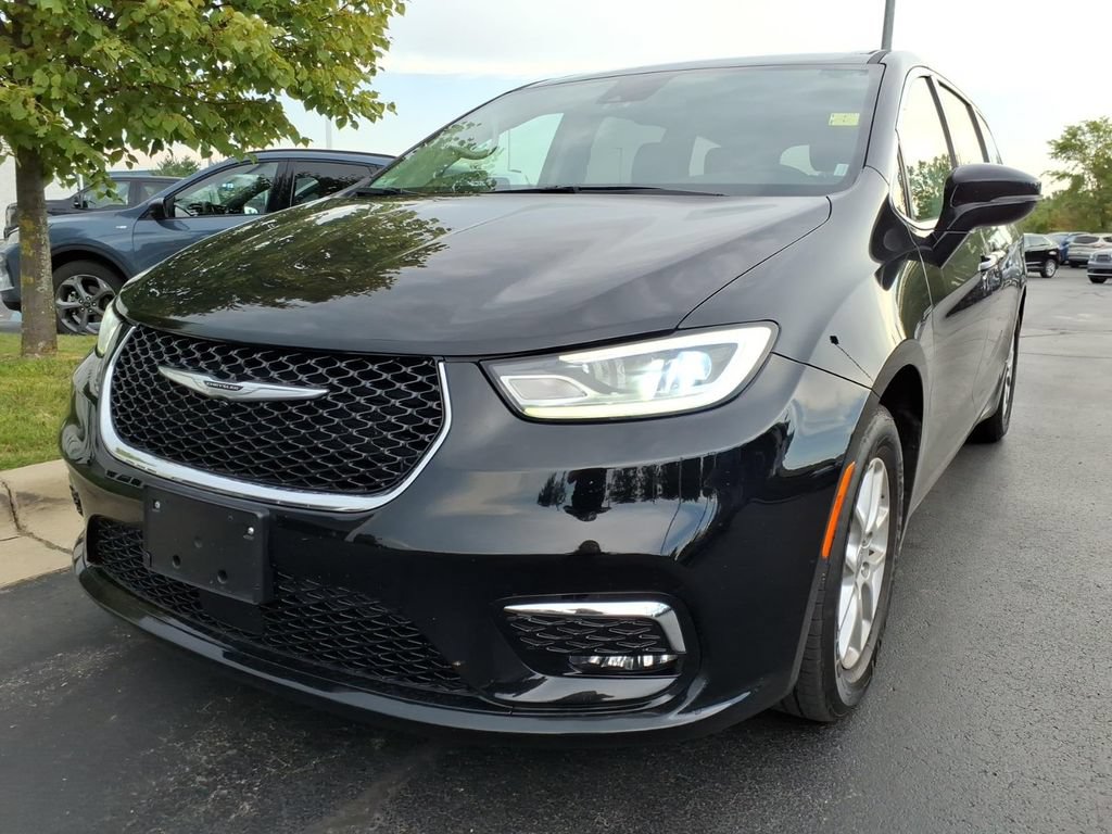 Used 2024 Chrysler Pacifica Touring-L FWD image 1