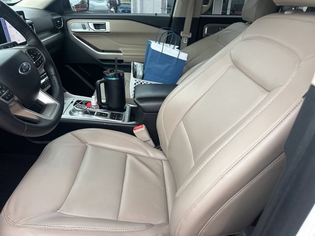 Certified 2023 Ford Explorer XLT w/ Equipment Group 202A RWD image 5