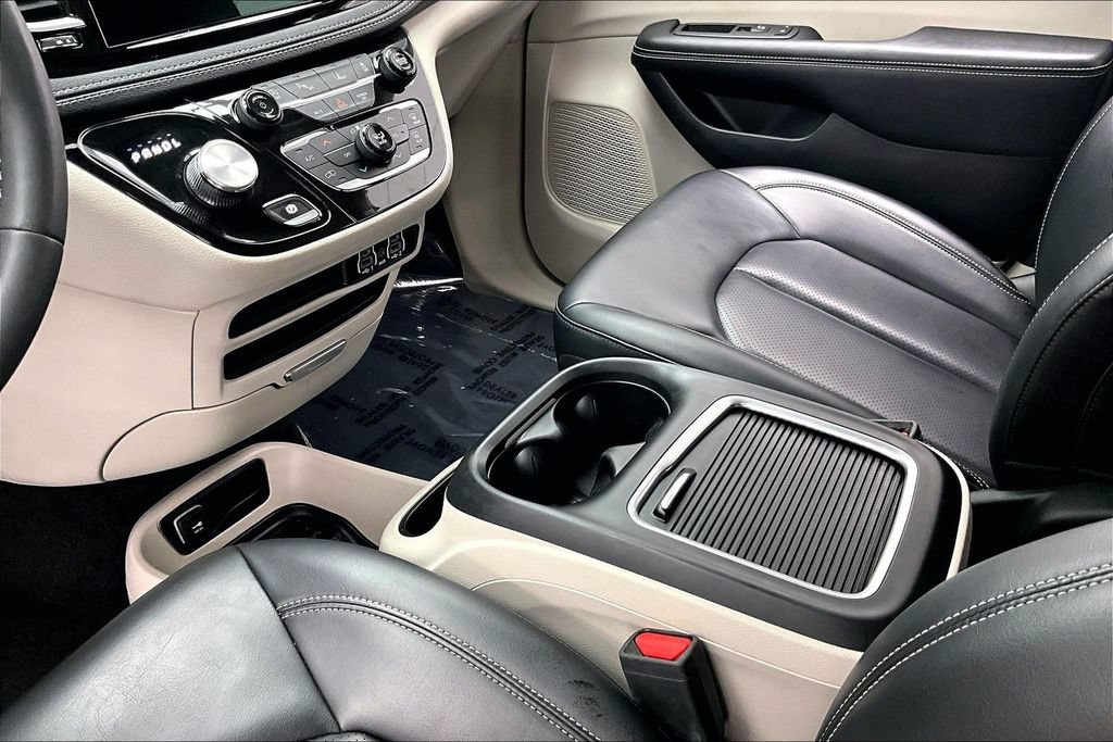 Used 2023 Chrysler Pacifica Touring-L FWD image 15