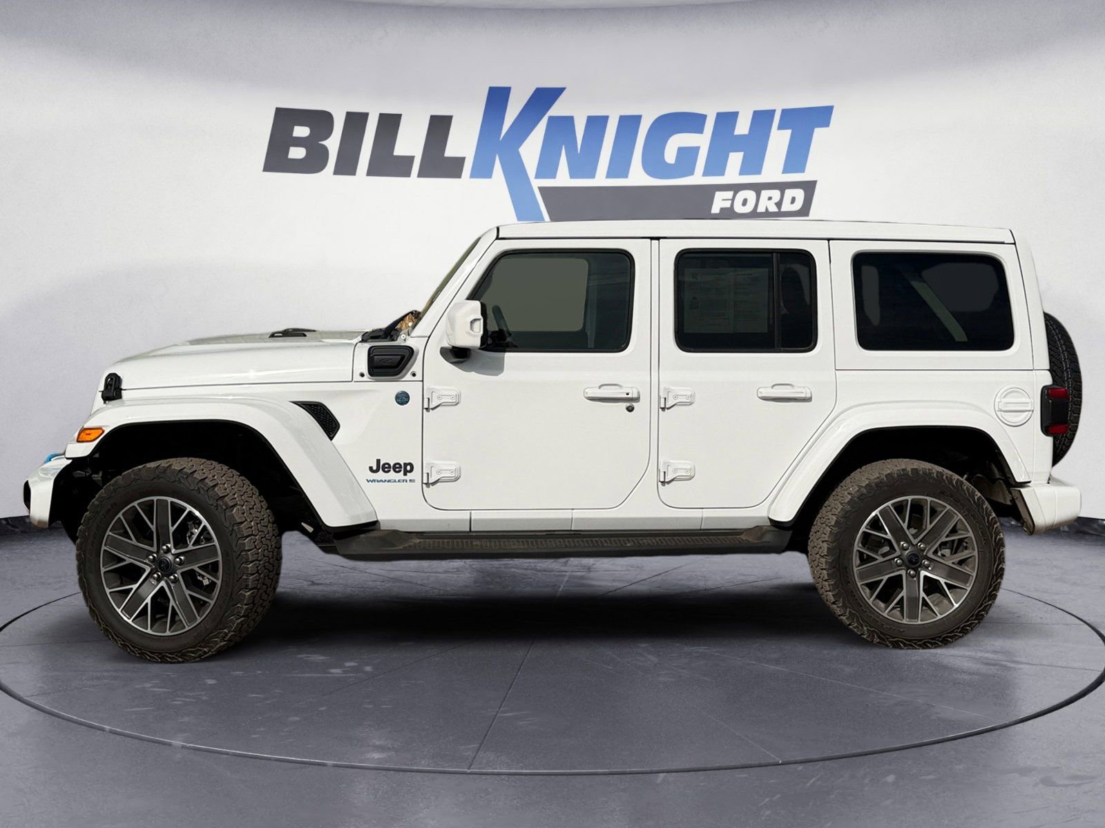 Used 2024 Jeep Wrangler High Altitude AWD/4WD image 2