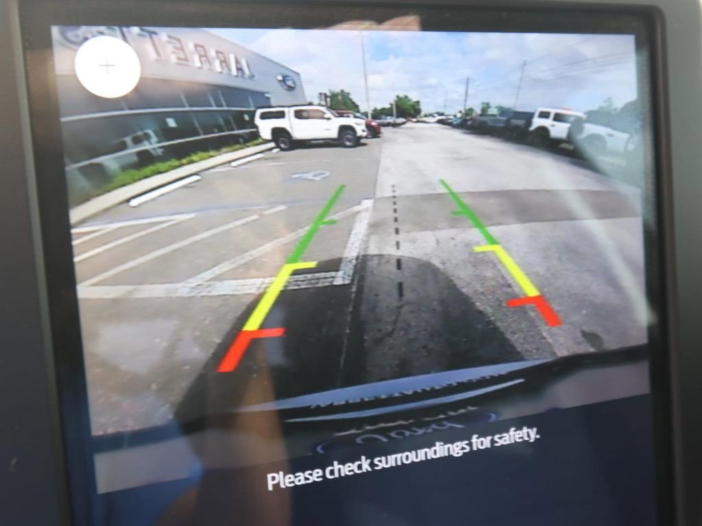 Certified 2023 Ford Edge SE w/ Black Appearance Package image 9