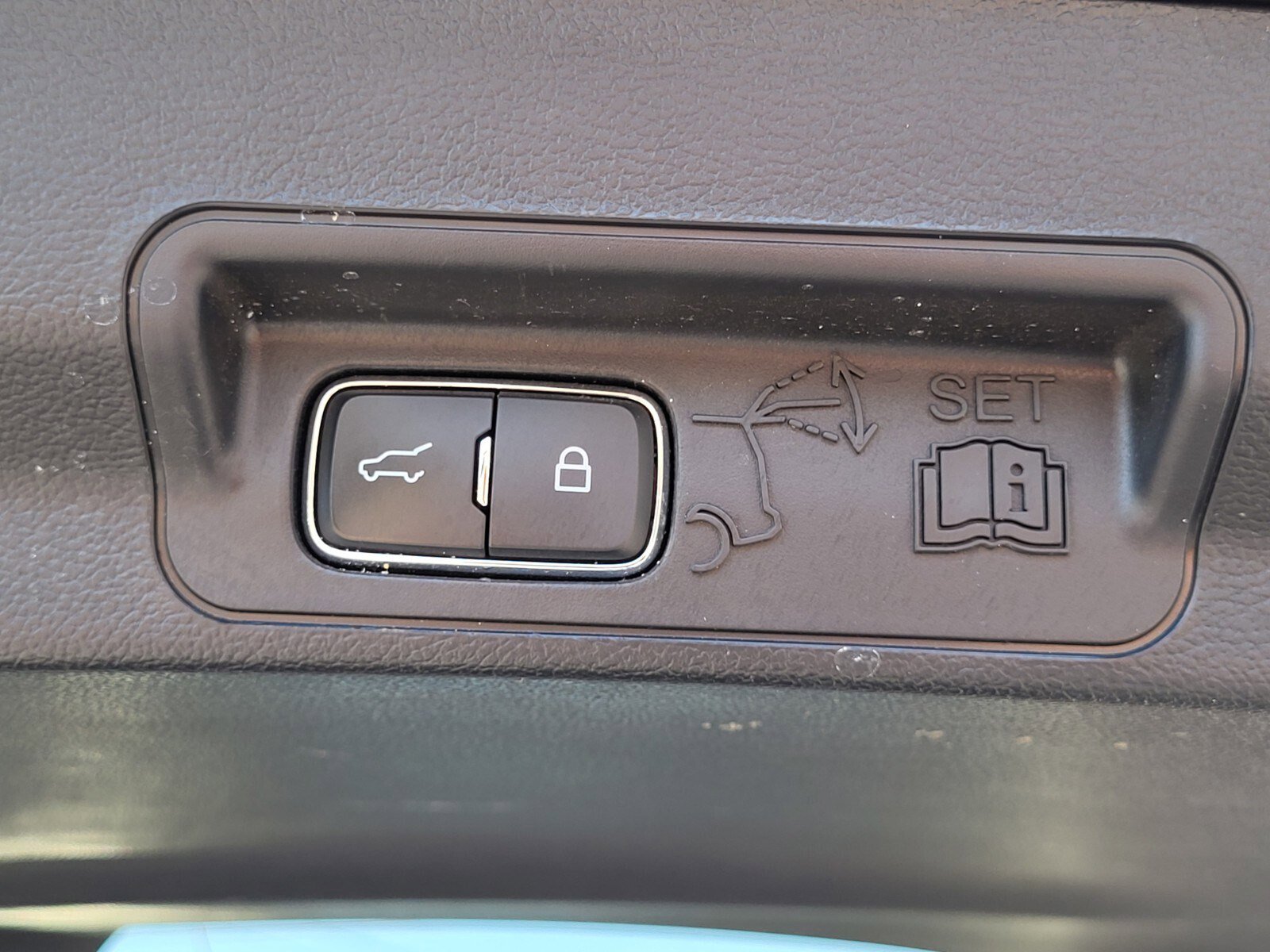 Certified 2025 Ford Explorer Active RWD image 32