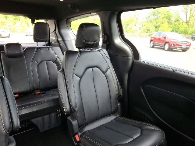 Used 2025 Chrysler Pacifica Select FWD image 14