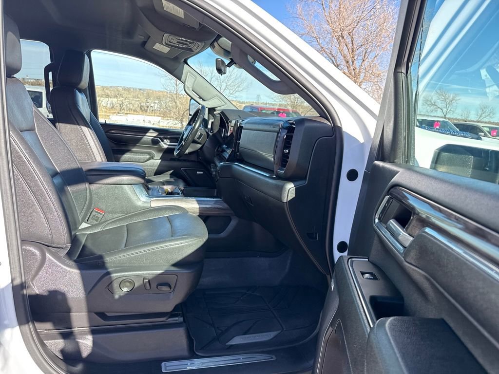 Used 2024 Chevrolet Silverado 3500 LTZ w/ LTZ Convenience Package image 28