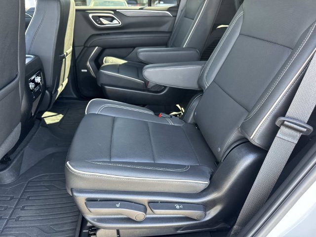 Used 2024 GMC Yukon SLT w/ SLT Luxury Package AWD/4WD image 17