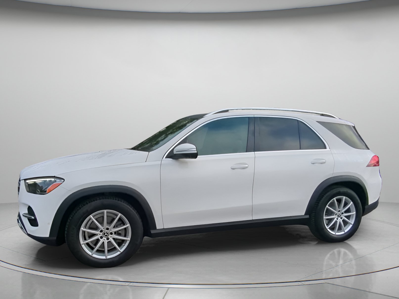 Used 2025 Mercedes-Benz GLE 350 4MATIC w/ Driver Assistance Package image 15