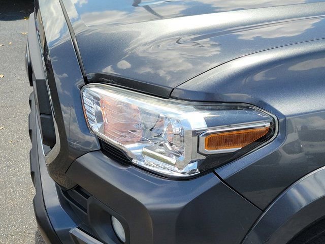 Used 2022 Toyota Tacoma SR5 w/ Technology Package RWD image 10