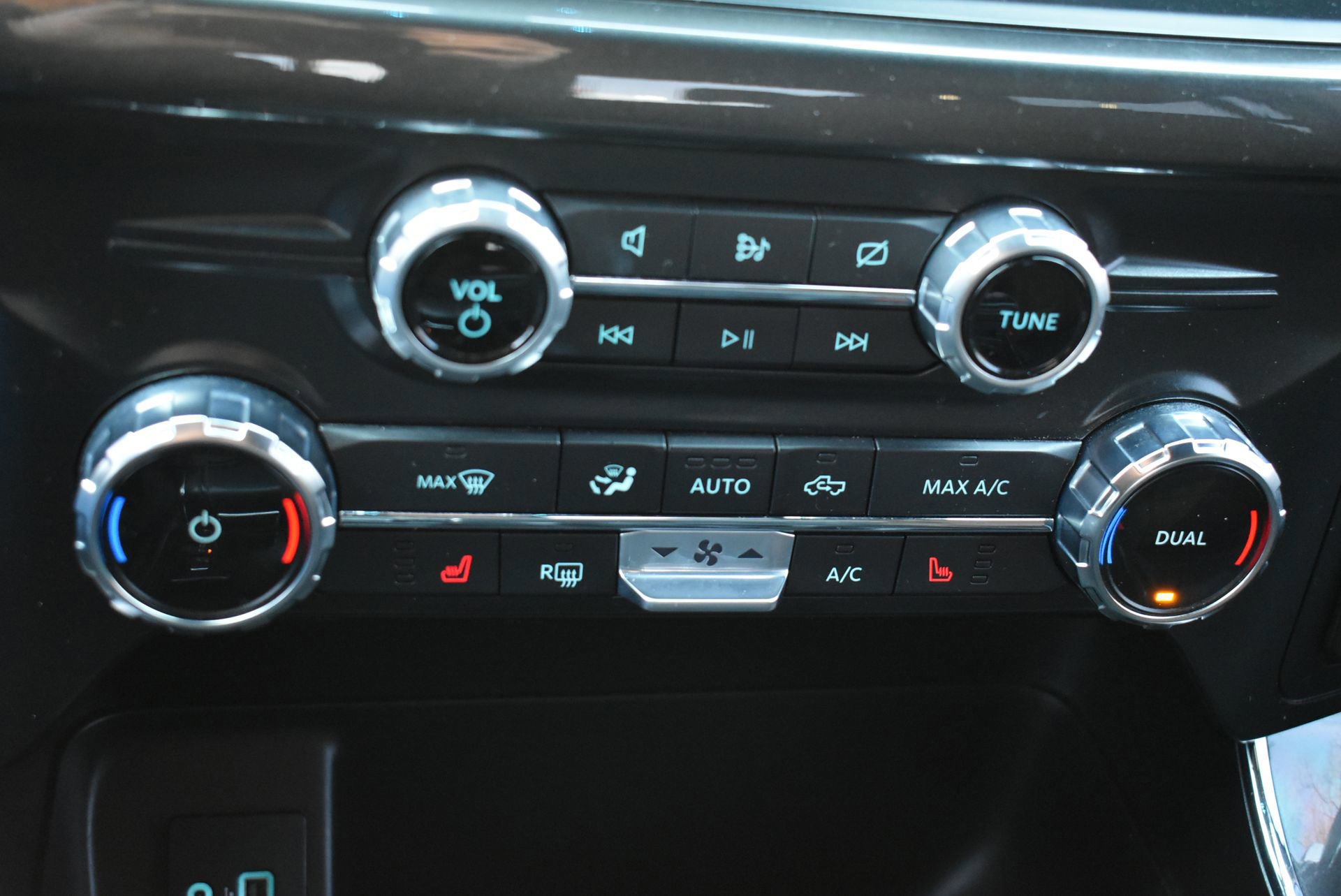 Certified 2022 Ford F150 XLT w/ Equipment Group 302A High image 30