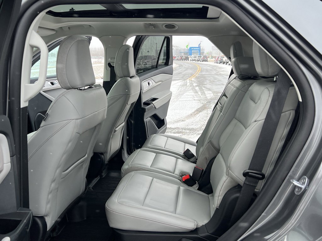 Certified 2025 Ford Explorer Active w/ Active Comfort Package image 37