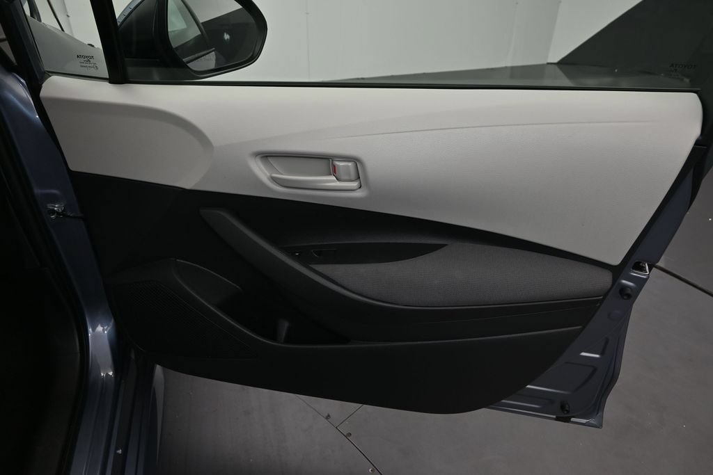 Used 2025 Toyota Corolla LE w/ Convenience Package FWD image 16