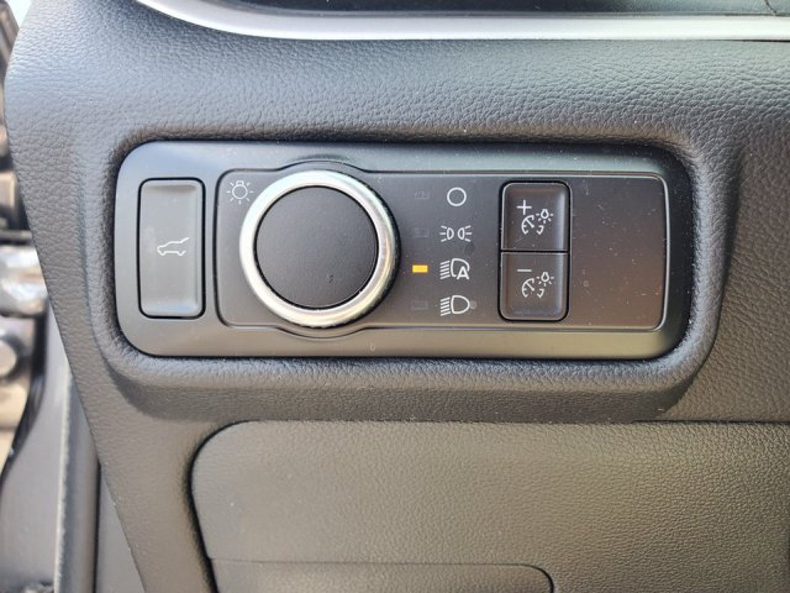 Certified 2023 Ford Explorer XLT RWD image 16