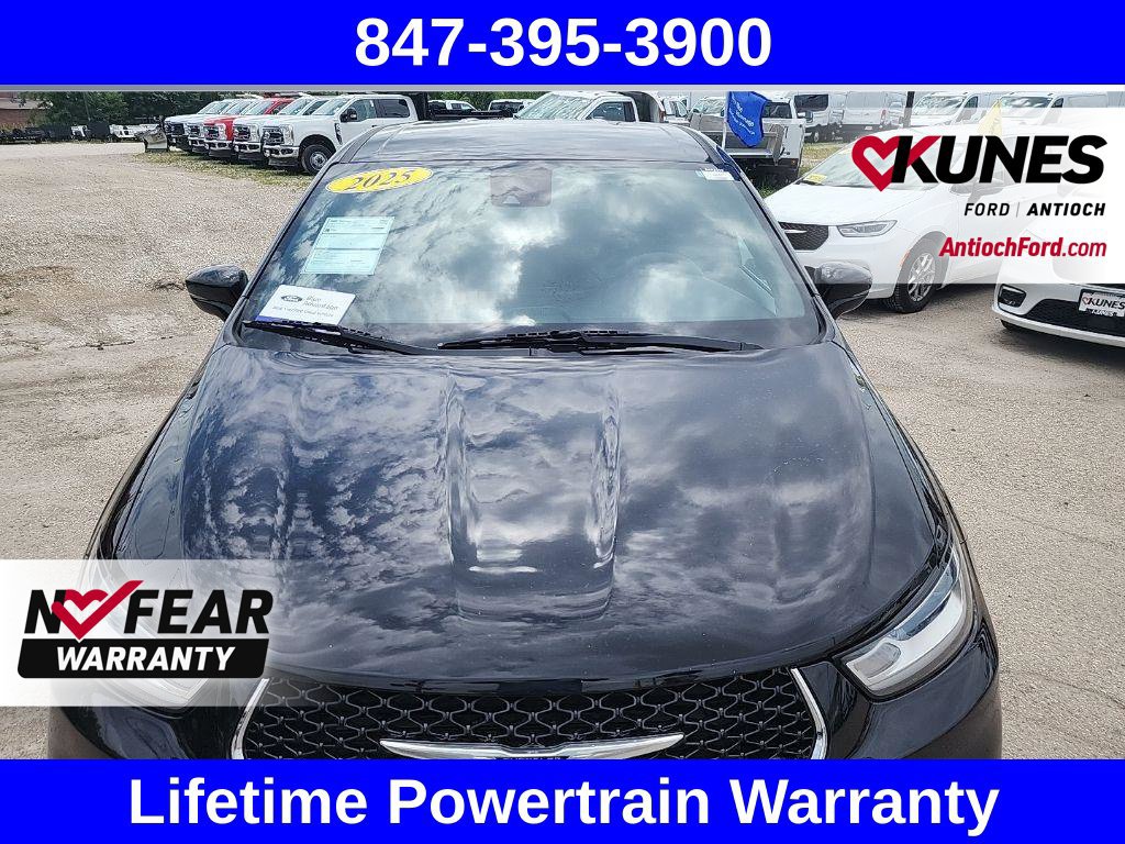 Used 2025 Chrysler Pacifica Select FWD image 5
