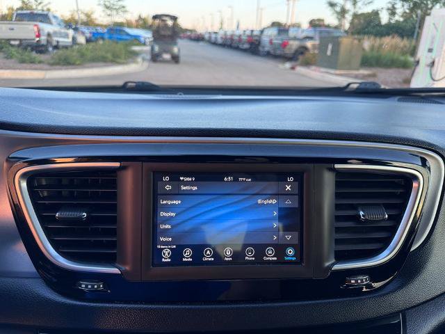 Used 2020 Chrysler Pacifica Touring w/ S Appearance Package FWD image 24