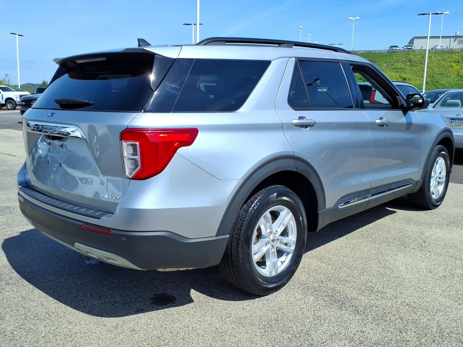 Certified 2023 Ford Explorer XLT w/ Equipment Group 202A AWD/4WD image 5