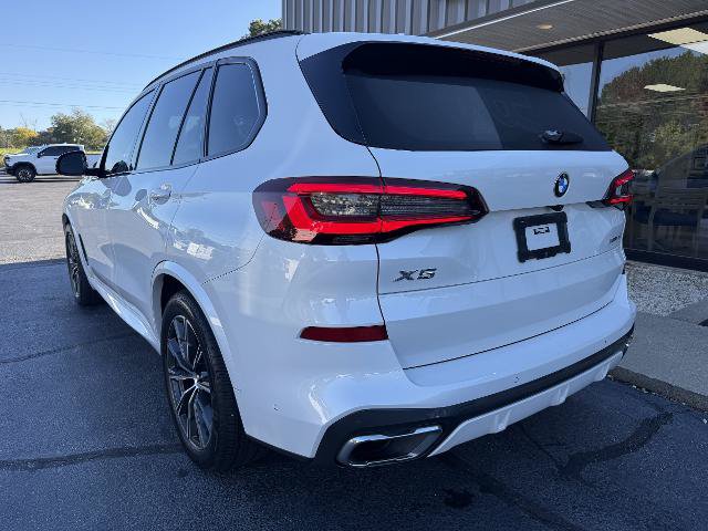 Used 2022 BMW X5 xDrive40i w/ M Sport Package AWD/4WD image 2
