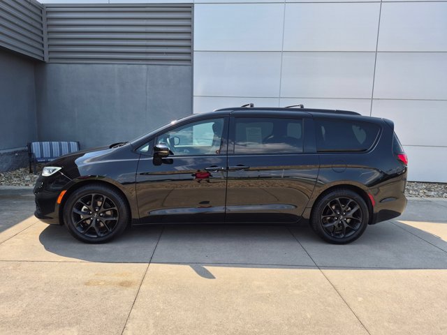 Used 2025 Chrysler Pacifica Limited FWD image 7