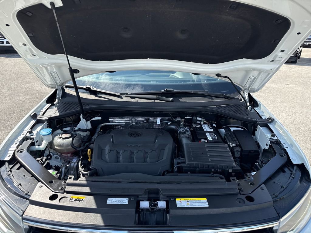 Used 2023 Volkswagen Tiguan SE R-Line image 29