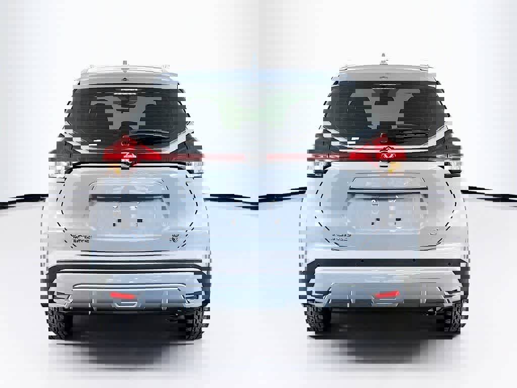 Used 2023 Nissan Kicks SV image 4