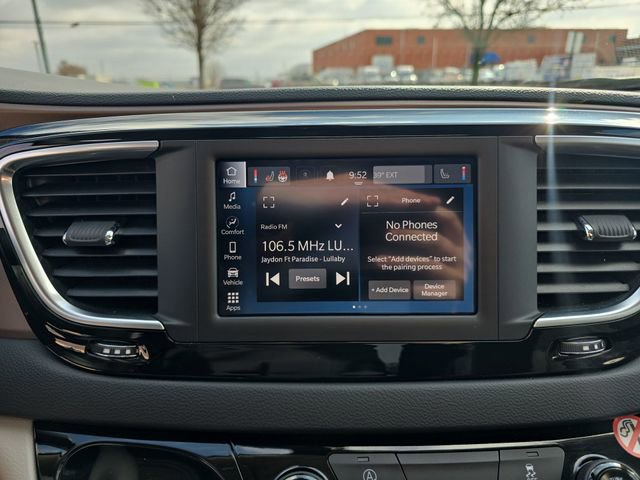 Used 2022 Chrysler Voyager LX image 16