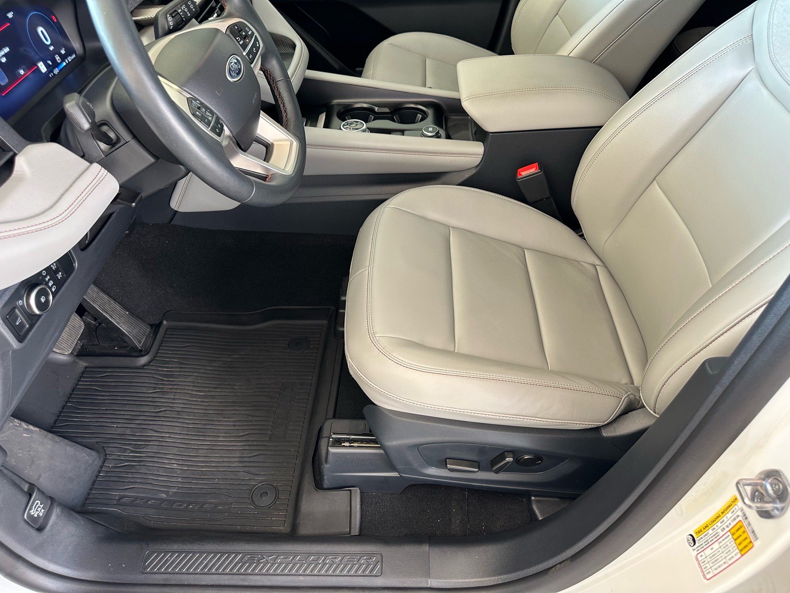 Certified 2025 Ford Explorer Active w/ Active Comfort Package RWD image 17
