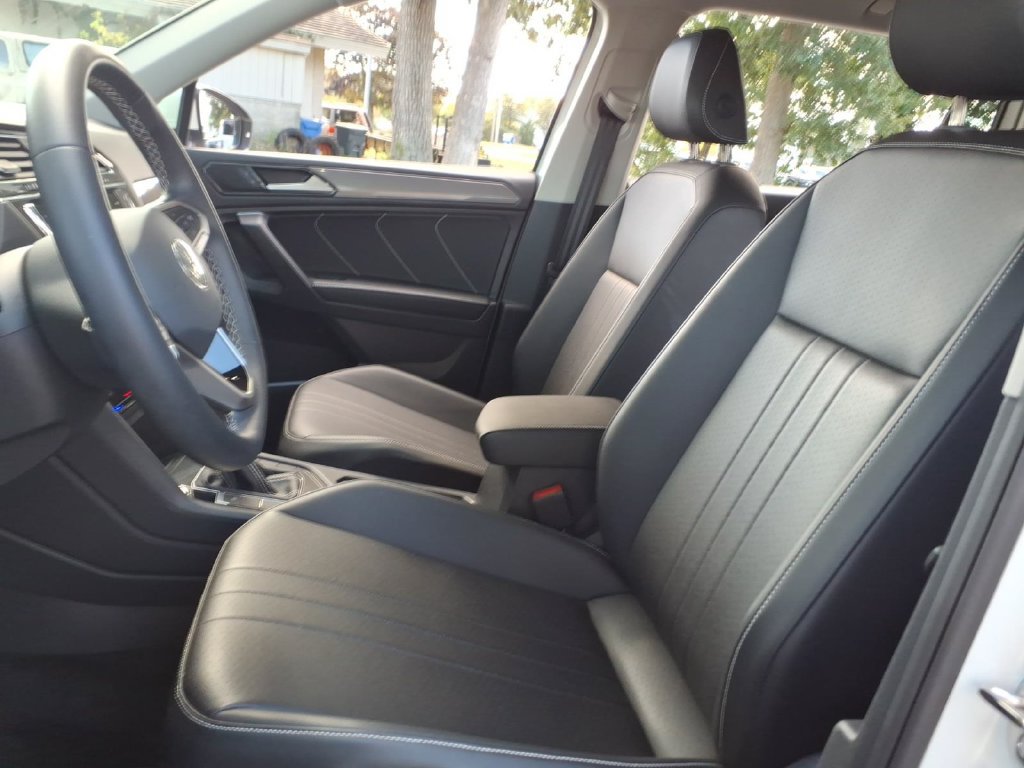 Used 2024 Volkswagen Tiguan SE AWD/4WD image 19