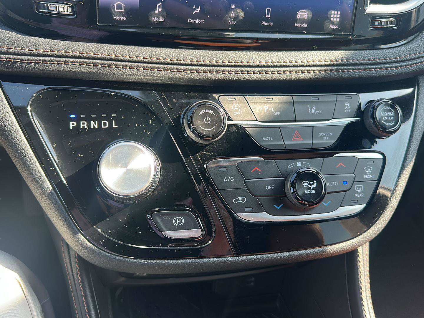 Used 2026 Chrysler Pacifica Pinnacle w/ Trailer Tow Group image 18