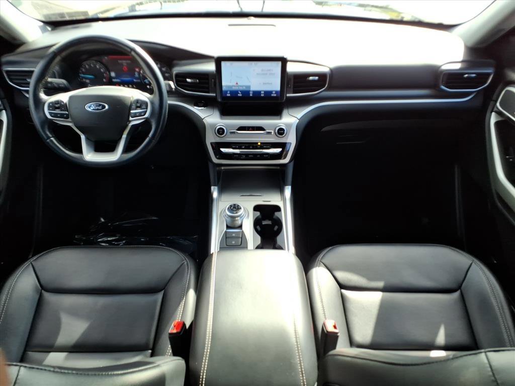 Certified 2022 Ford Explorer XLT w/ Equipment Group 202A image 16