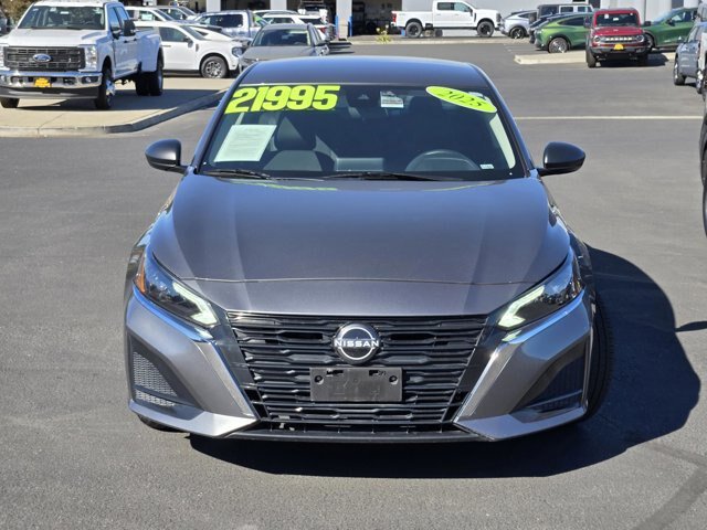 Used 2025 Nissan Altima 2.5 SV AWD/4WD image 2