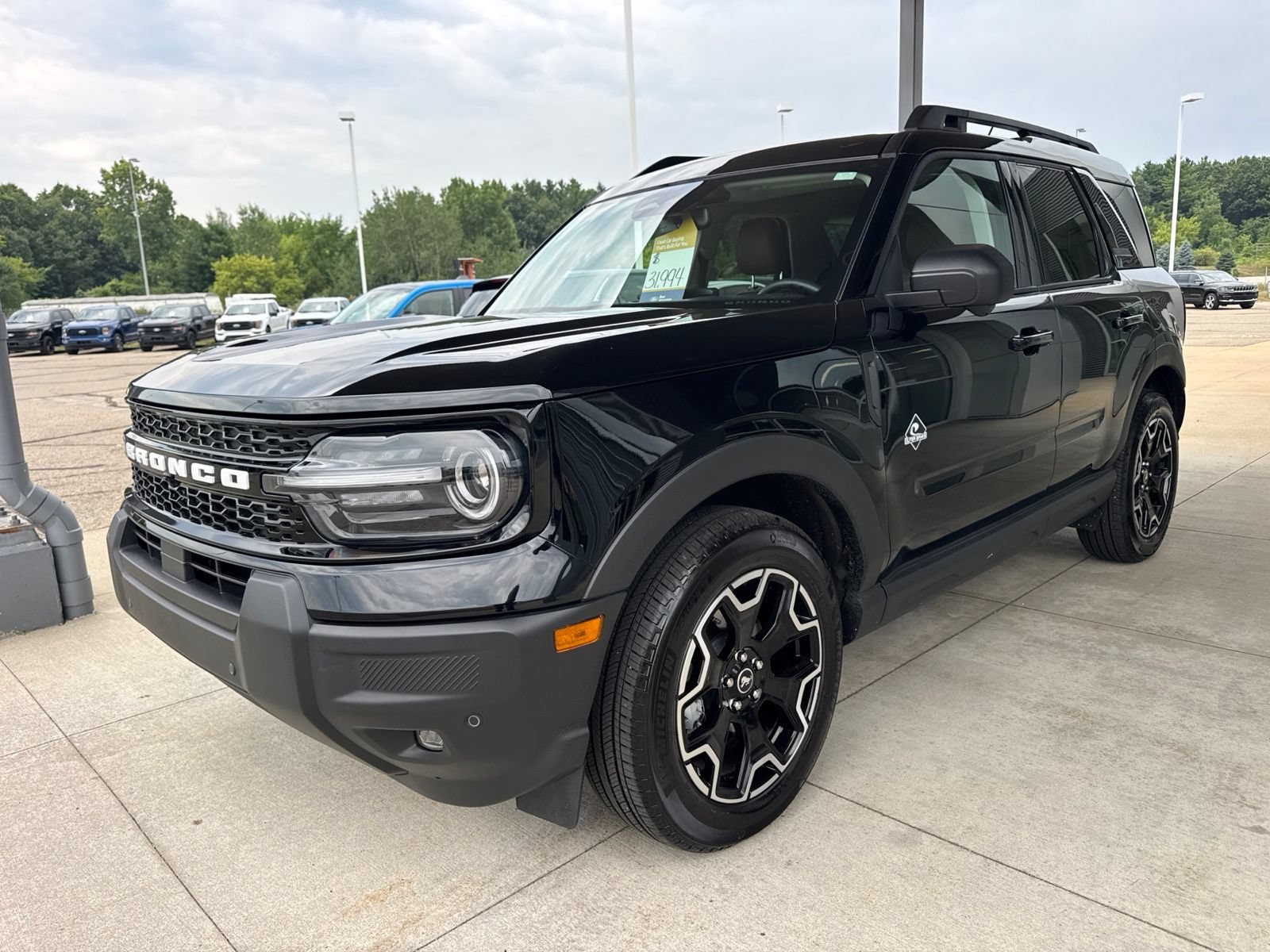 Certified 2025 Ford Bronco Sport Outer Banks w/ Outer Banks Tech Package+ AWD/4WD image 3