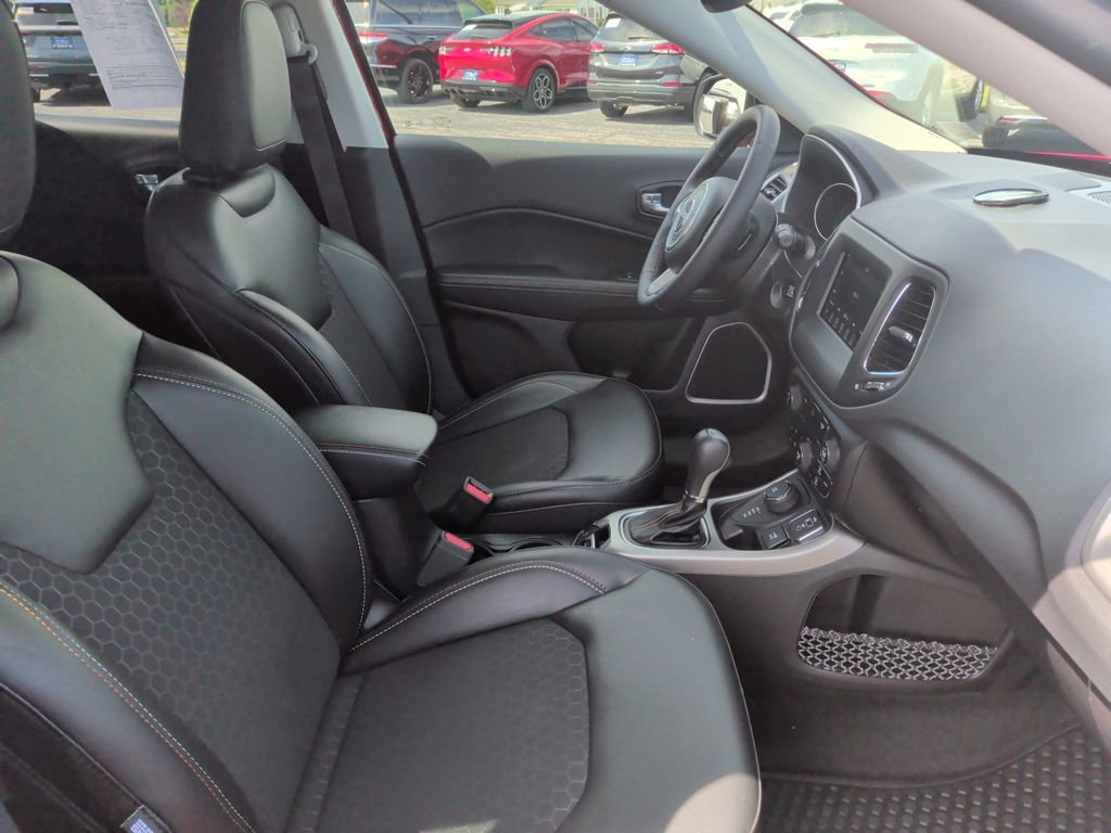 Used 2019 Jeep Compass Latitude w/ Popular Equipment Group AWD/4WD image 16