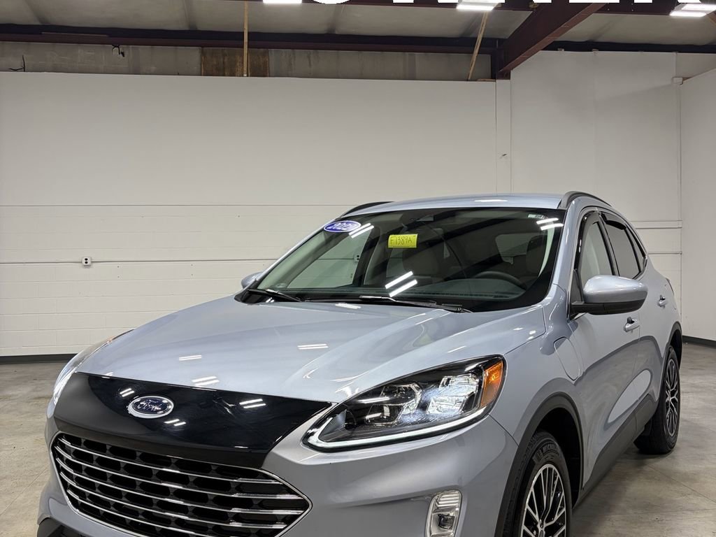 Certified 2022 Ford Escape Titanium w/ Class II Trailer Tow Package image 32