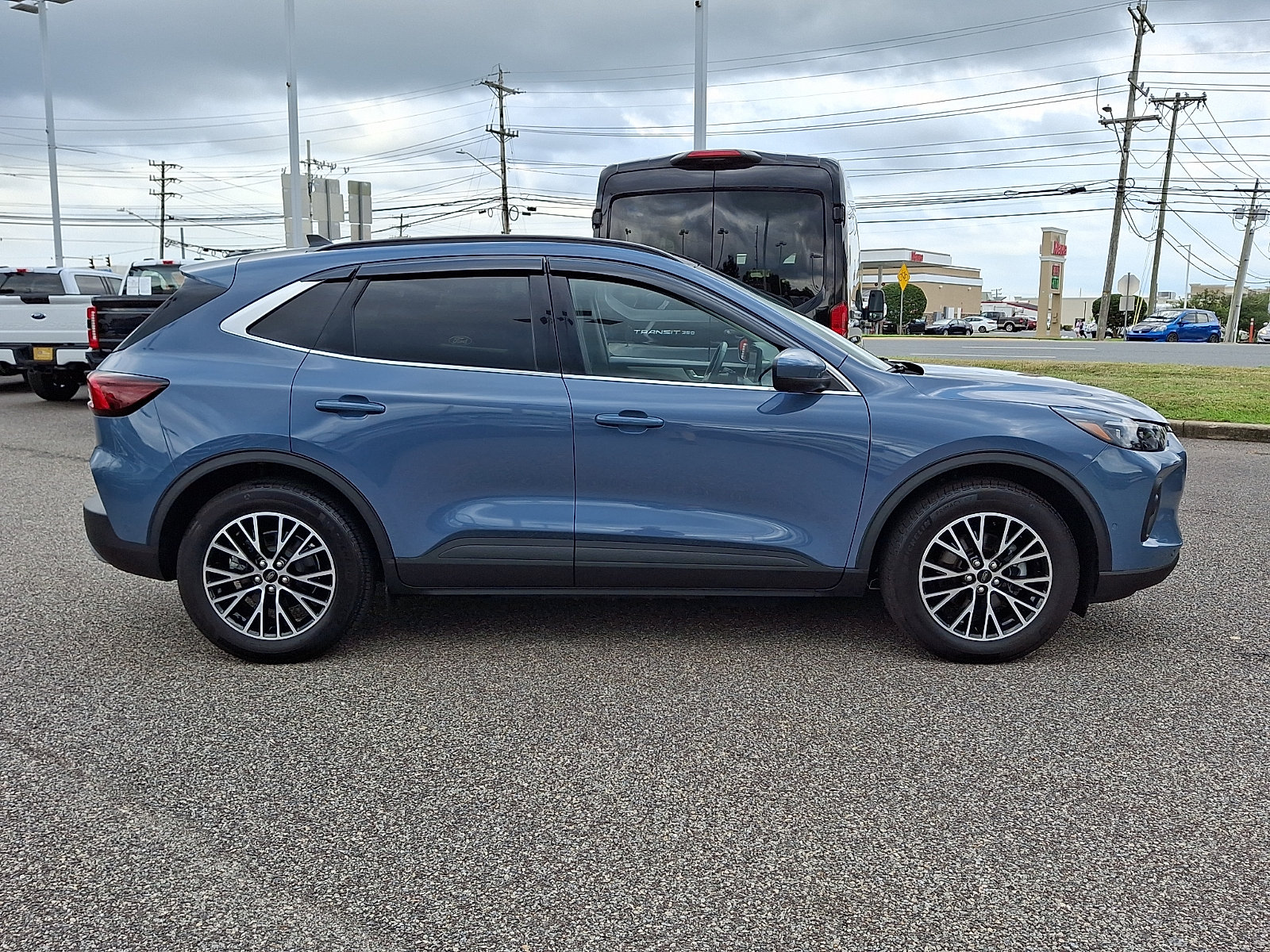 Certified 2023 Ford Escape SE w/ PHEV Premium Package FWD image 12
