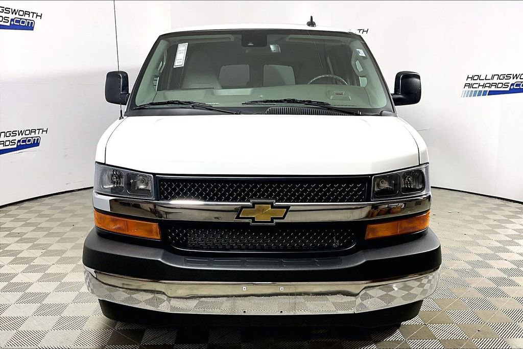 Used 2025 Chevrolet Express 3500 LT w/ LT Preferred Equipment Group RWD image 2