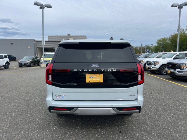 Certified 2025 Ford Expedition Max Platinum w/ Driver's Package AWD/4WD image 4