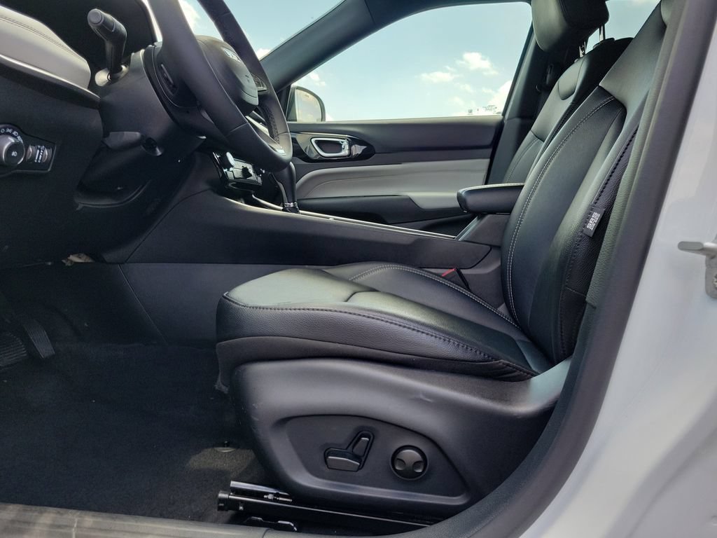 Used 2025 Jeep Compass Limited AWD/4WD image 19