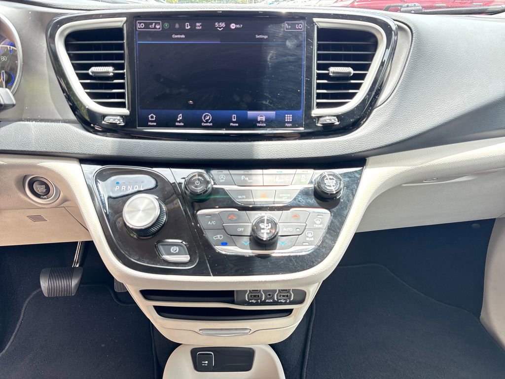 Used 2024 Chrysler Pacifica Touring-L FWD image 23
