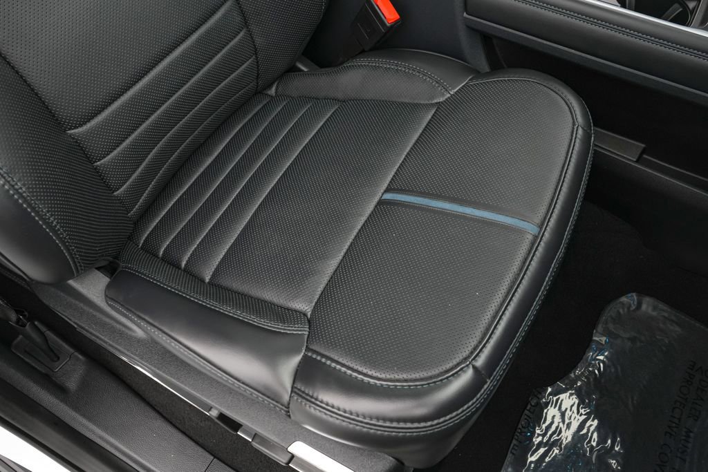 Certified 2025 Ford F250 Platinum image 30