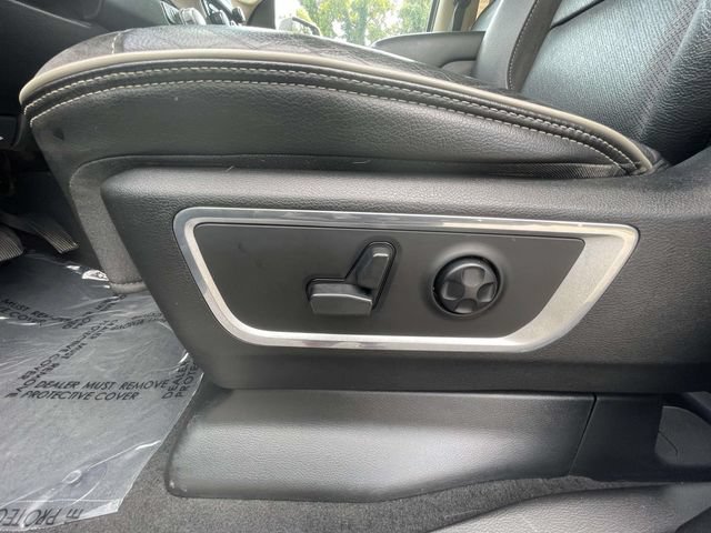 Used 2019 RAM 1500 Laramie AWD/4WD image 10