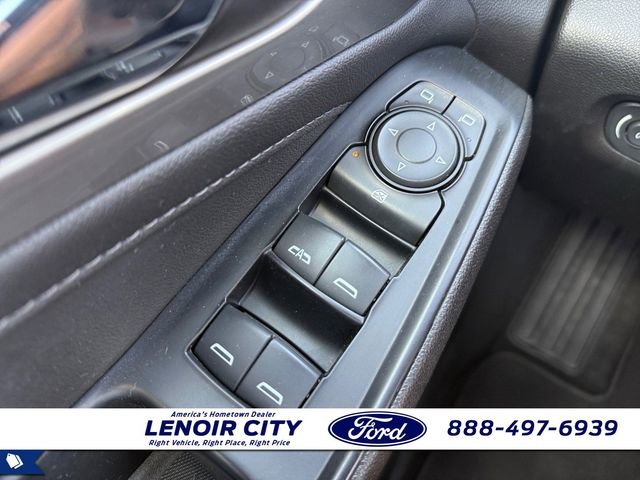 Used 2023 Chevrolet Traverse LT FWD image 18