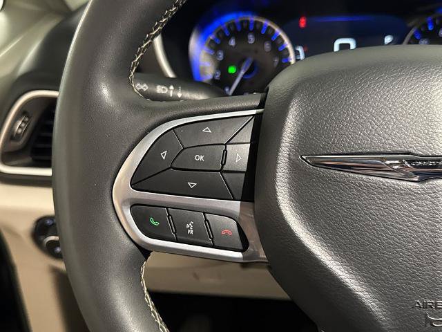 Used 2024 Chrysler Pacifica Touring-L FWD image 19