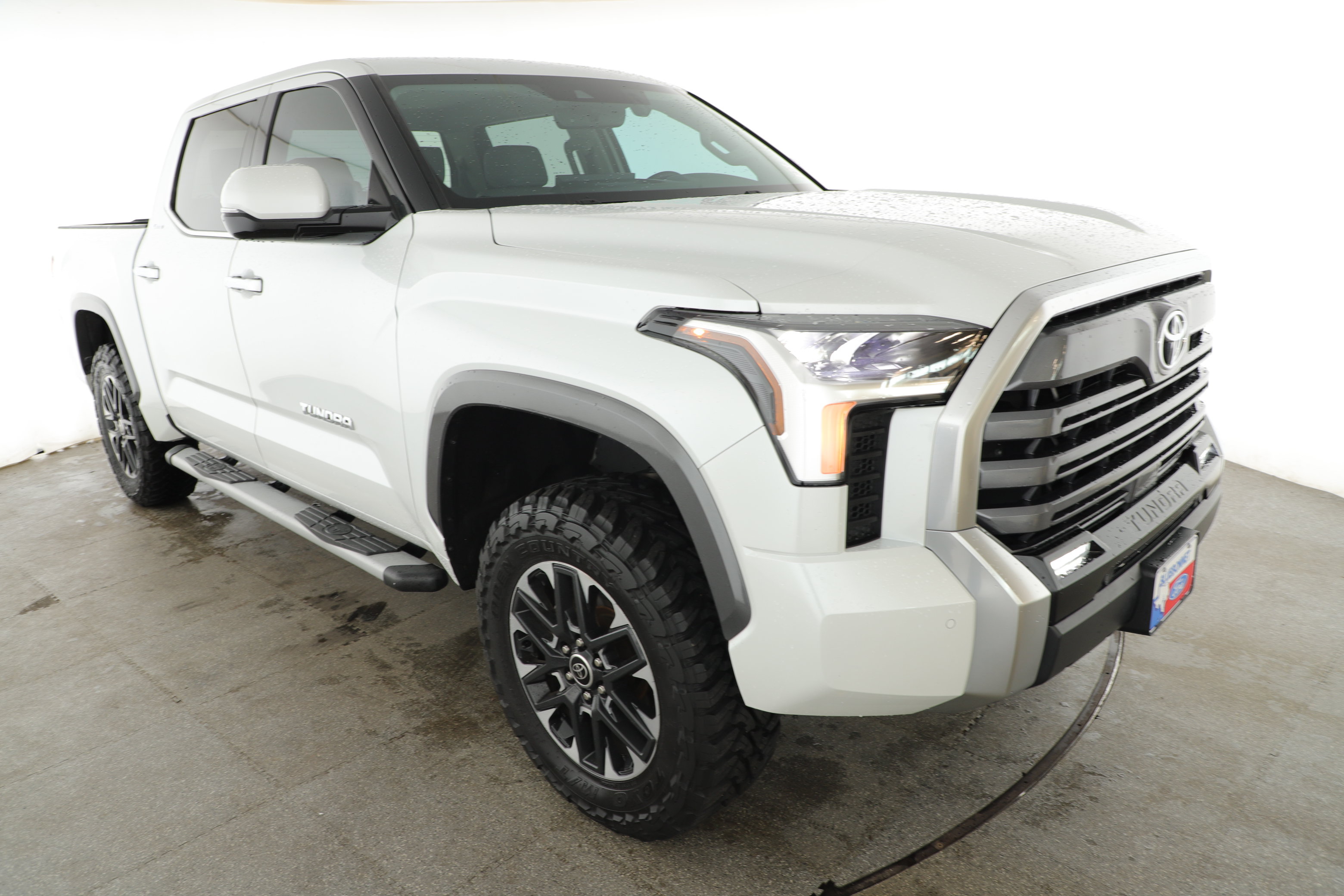 Used 2023 Toyota Tundra Limited w/ Power Package AWD/4WD image 3