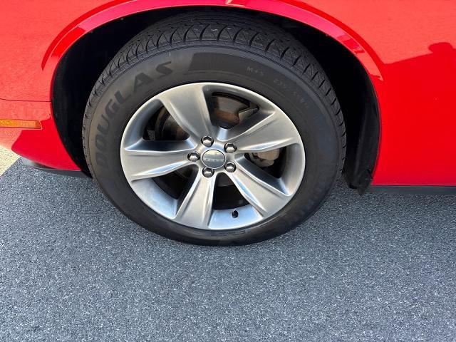 Used 2019 Dodge Challenger SXT image 5